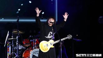 伍佰真的來了　夯曲嗨翻2.5萬觀眾