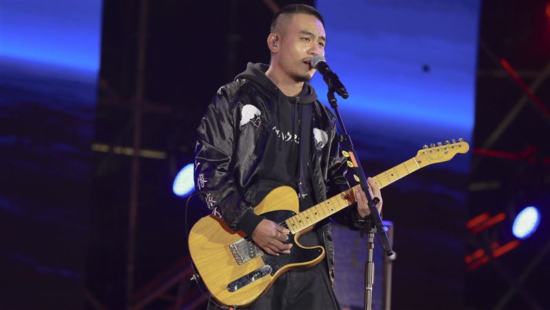 滅火器跨年壓軸熱唱　陳其邁嗨炸笑開