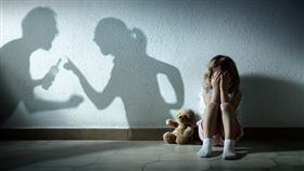 李男看女兒愈長愈醜，