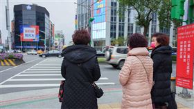 天氣/寒流/冷氣團/羽絨(記者陳弋攝影)