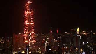 35分璀璨煙火　杜拜哈里發塔迎新年