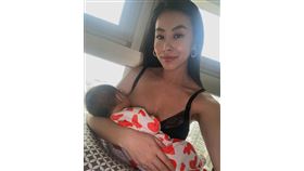蔡詩蕓PO出性感哺乳照，網友大讚最美的哺乳媽媽，斷奶，(圖／翻攝自dizzydizzo　ＩＧ)