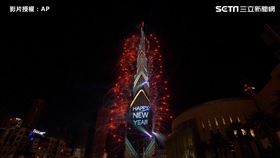 ▲位於杜拜的全球第一高塔哈里發塔施放璀璨的跨年煙火。（圖／AP 授權）