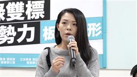 TPOC台灣議題研究中心透過QuickseeK快析輿情資料庫，發現柯文哲的網路好感度，自今年10月起便和民眾黨的好感度走勢不一致，顯示柯文哲對黨的影響力正在逐漸減少。