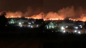 快訊／通霄白沙屯火燒山！濃煙狂竄　西濱駕駛看傻：燒一整排)(圖/翻攝自通霄人(讚)出來臉書)