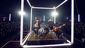 五月天於桃園國際棒球場舉行首場「好好好想見到你」演唱會。（圖／相信音樂提供）