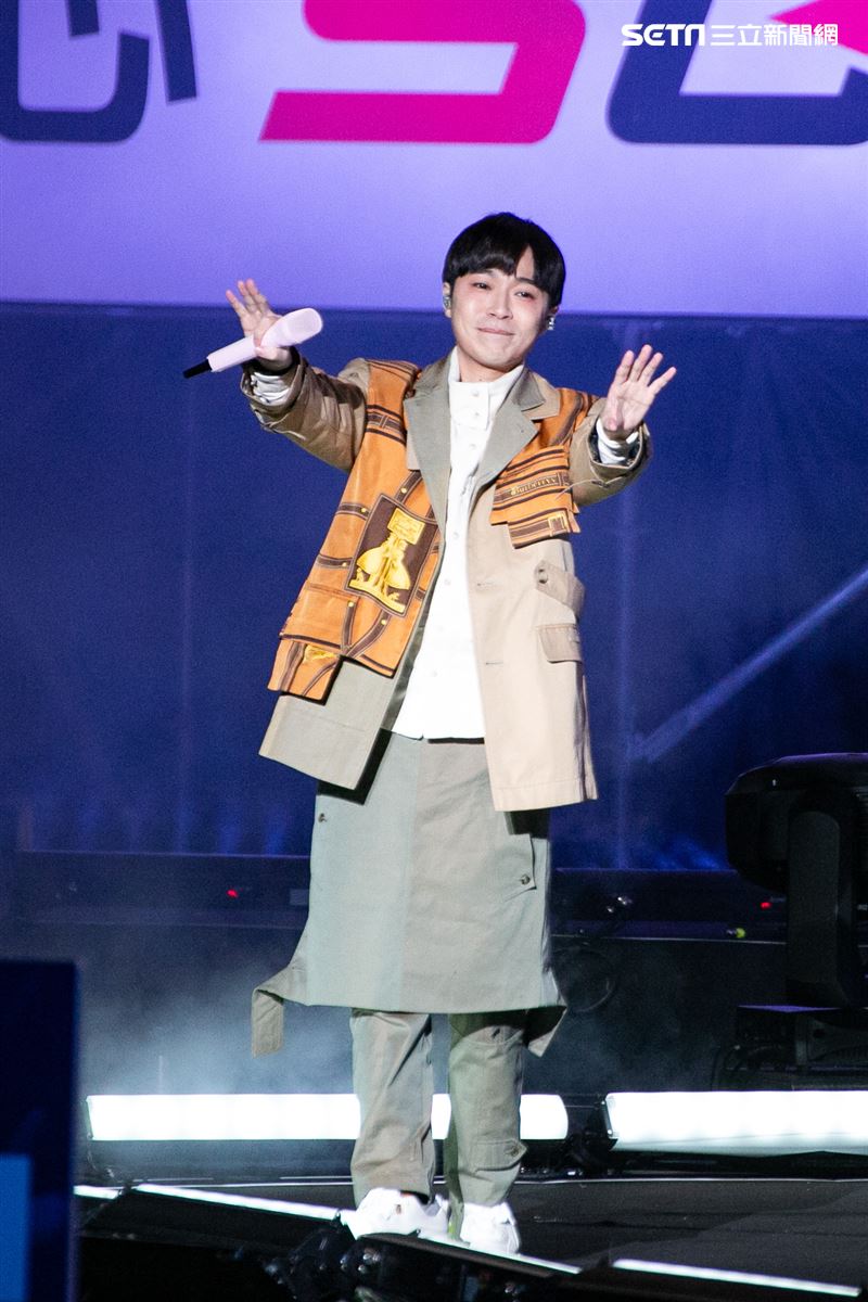 魚丁糸擔任「臺北最High新年城-2021跨年晚會」演唱嘉賓。（圖／記者楊澍攝影）