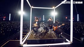 五月天於桃園國際棒球場舉行首場「好好好想見到你」演唱會。（圖／相信音樂提供）