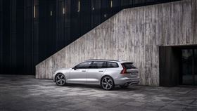 ▲Volvo S60與V60雙油電動力抵台。（圖／Volvo提供）