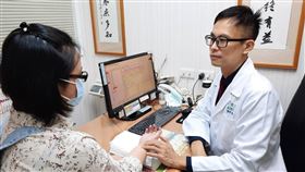 中醫師詹景琦表示，每到冬天，門診常出現女性因手腳冰冷前來看診。圖為示意圖。（圖／詹景琦提供）