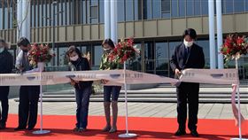 賴副總統主持台南市圖新總館開館台南市立圖書館新總館2日開館，副總統賴清德（右1）主持開館剪綵，並期許台南成為世界的台南。中央社記者張榮祥台南攝 110年1月2日