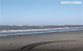 台中大安海水浴場,海巡搜救,海灘,拖曳傘(圖/翻攝畫面)