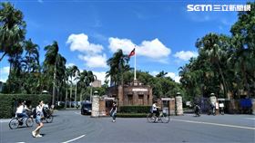 台大大門口 陳弋攝影