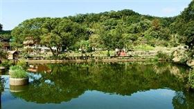 桃園蘆竹坑子里曾家古厝之一「道貫堂」，百年歷史保存完整，充滿古意，周圍還有百年茶園飄香，宛如世外桃源。（圖／攝影專家袁晨傑提供）