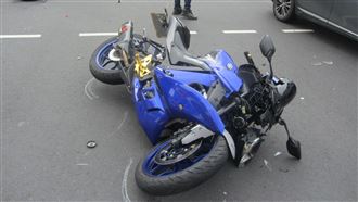 重機撞左轉車釀女友亡　男友遭起訴