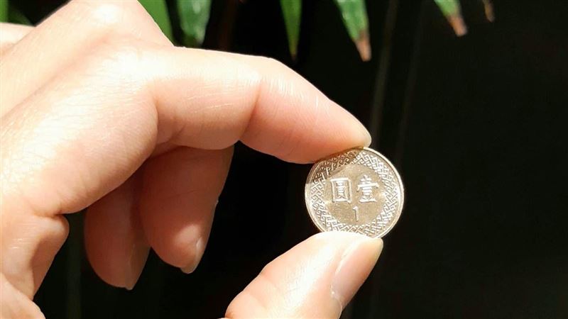 地上錢該撿嗎？專家：1狀況恐招厄運