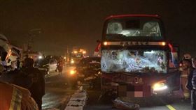 桃園,台66線,車禍,遊覽車,連環撞,追撞（圖／翻攝畫面）