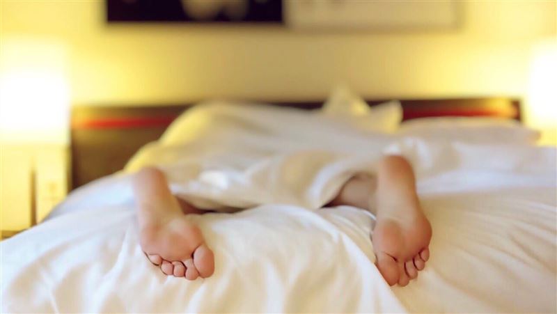 去女友家純睡覺　隔天她討2千水電費
