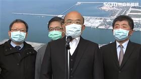 行政院長蘇貞昌４日赴新北市台北港，視察海關進口豬肉的查驗作業。