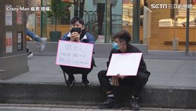 ▲引來不少路人側目但是都沒人搭理。（圖／Crazy Man 瘋男 授權）