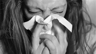 誤以為小感冒 4旬女染A流休克住院3週不治