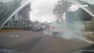 轎車疑路邊燒胎　最高可罰2.4萬