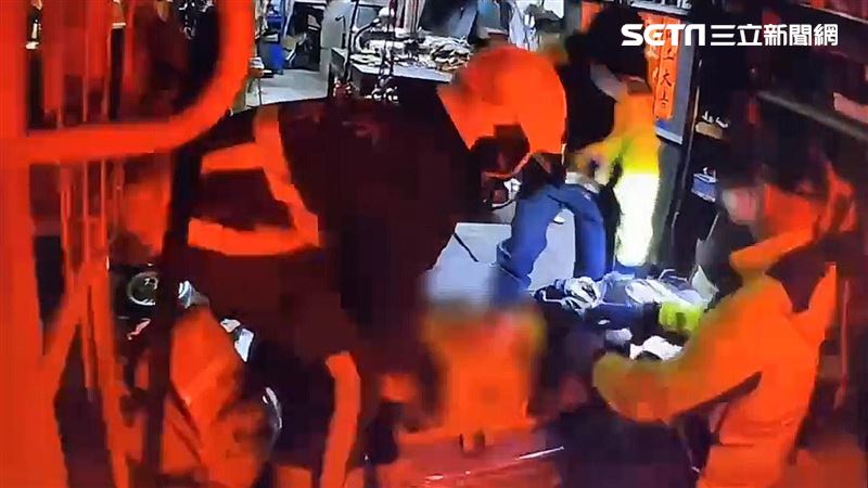 百公斤模具壓身體　鐵工廠老闆送醫亡