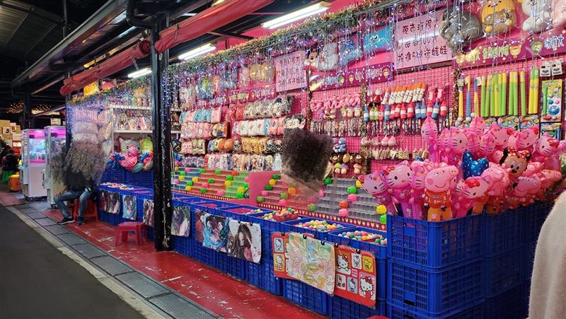 夜市玩投球！老闆拒給獎品　辣媽失望