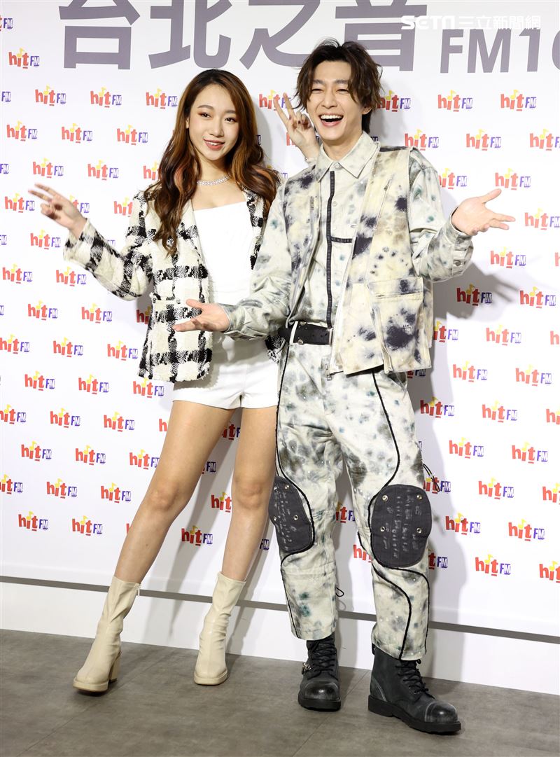 炎亞綸、Julia吳卓源首次破天荒合作，打造天方夜譚神燈許下新年新希望。（記者邱榮吉/攝影）