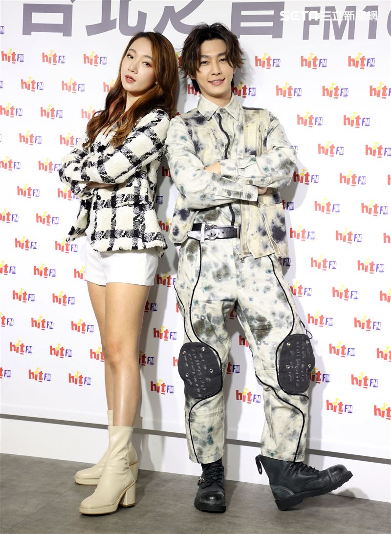 炎亞綸、Julia吳卓源首次破天荒合作，打造天方夜譚神燈許下新年新希望。（記者邱榮吉/攝影）