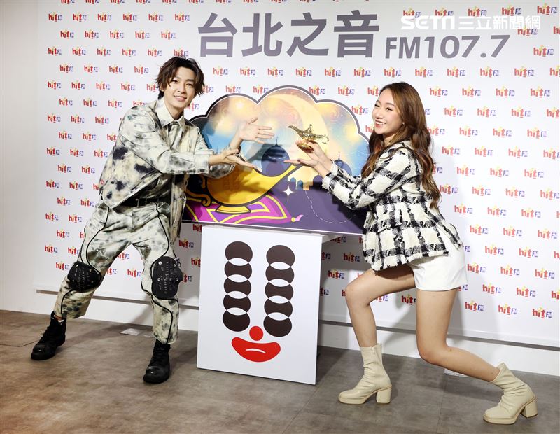 炎亞綸、Julia吳卓源首次破天荒合作，打造天方夜譚神燈許下新年新希望。（記者邱榮吉/攝影）
