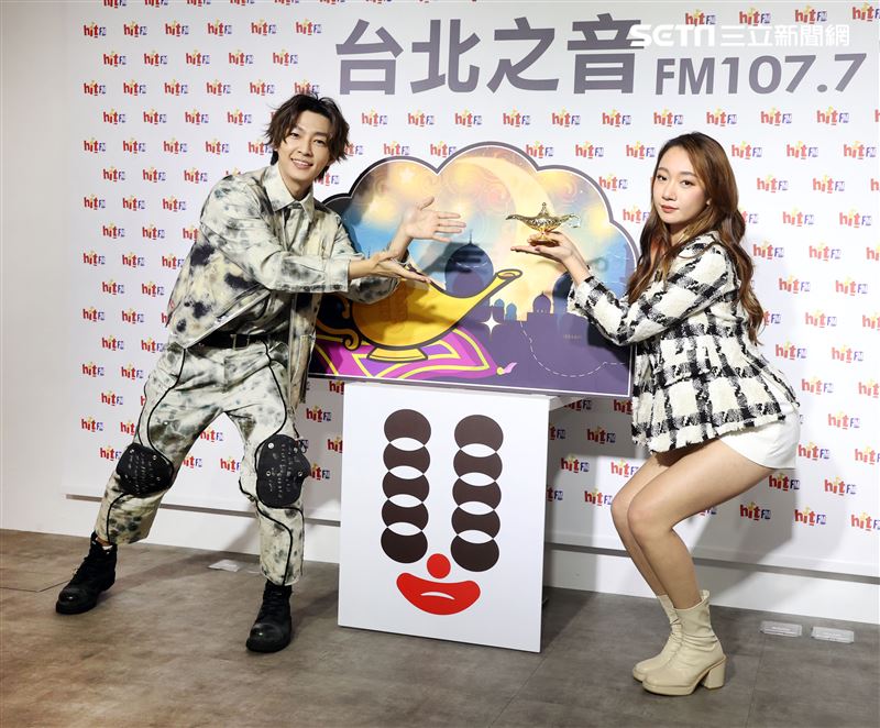 炎亞綸、Julia吳卓源首次破天荒合作，打造天方夜譚神燈許下新年新希望。（記者邱榮吉/攝影）