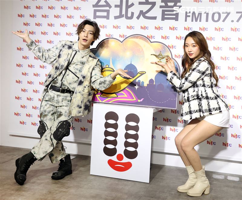 炎亞綸、Julia吳卓源首次破天荒合作，打造天方夜譚神燈許下新年新希望。（記者邱榮吉/攝影）
