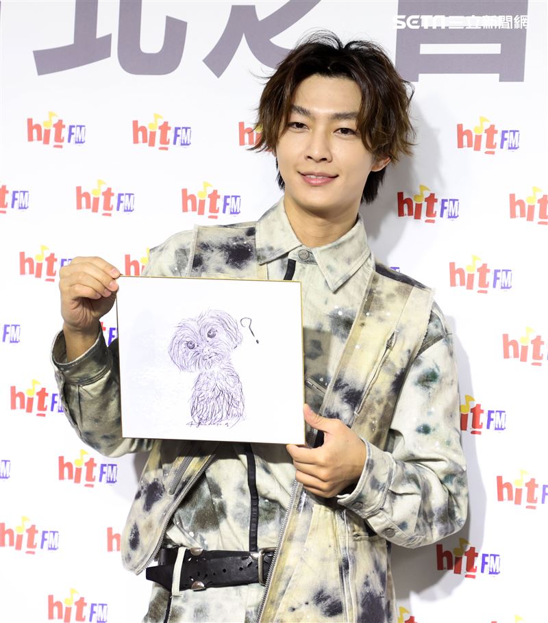 炎亞綸親筆畫作競標拍賣做公益。（記者邱榮吉/攝影）