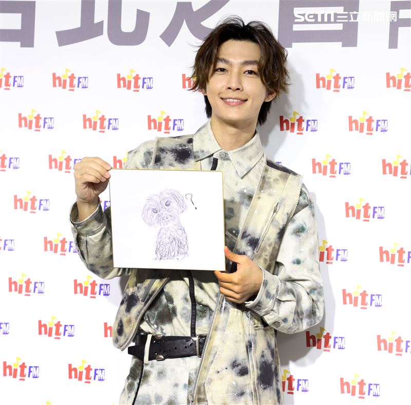 炎亞綸親筆畫作競標拍賣做公益。（記者邱榮吉/攝影）