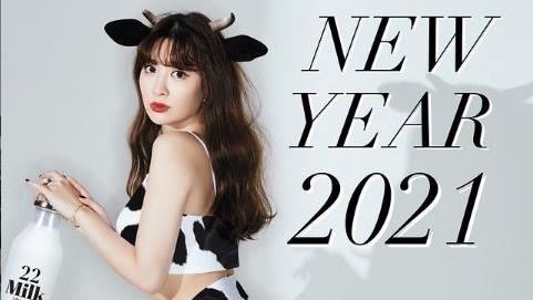 超狂短裙現底褲　小嶋陽菜翹臀噴奶香
