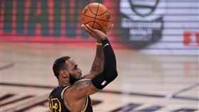 中場大號三分！生化人詹皇秀恐怖射程
NBA,洛杉磯湖人,LeBron James,中場三分,Logo-Shot
美聯社／達志影像