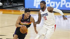 影／火爆！布克怒嗆喬治：軟爆尼哥
NBA,洛杉磯快艇,Paul George,鳳凰城太陽,Devin Booker
美聯社／達志影像