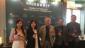 大陸建設張良吉：今年房市將不如去年火熱大陸建設4日舉行舊金山「尚芮公寓」媒體發表會，展望今年房市，大陸建設董事長張良吉（中）指出，受到政府打炒房政策，今年房市可能不如去年火熱，推估今年新建案量略降，中古屋交易量能則是持平。中央社記者蔡芃敏攝　110年1月4日