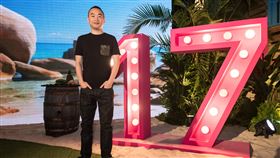 黃立成自17LIVE董事會卸任17LIVE集團18日宣布，共同創辦人暨榮譽董事長黃立成配合公司回購股份計畫，將全數股權售回予17LIVE，並自董事會卸任、辭去公司所有職務。（17LIVE提供）中央社記者吳家豪傳真　109年11月18日