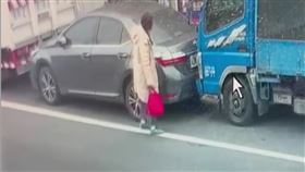 雲林，倒車後退，違停，前後包夾（圖／翻攝畫面）
