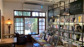 屏東4家獨立書店獲文化部補助（1）屏東縣獨立書店經營有成，今年爭取文化部推動實體書店發展補助計畫，有4家獲得補助，獲補助件數全國第2 。圖為勝利星村內的永勝5號。中央社記者郭芷瑄攝  110年1月5日