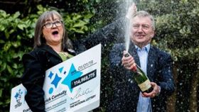▲英國康諾利夫婦捐助金額超過新台幣20億元。（圖／取自歐洲百萬樂透官網）