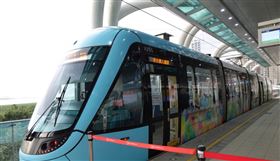 淡海輕軌推「持電子票證於當月搭乘累積滿200元回饋50元」75折優惠給常客。新北捷運公司提醒，去年回饋金31日到期。（中央社檔案照片）