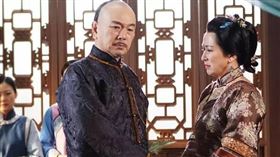 張晨光跟孫儷、何潤東同台演出《那年花開月正圓》/微博