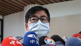 陳其邁允高雄會做好分區防疫高雄市長陳其邁23日指出，高雄市的跨年活動有別於其他縣市，範圍較大，市府會分區做好防疫，讓跨年活動都很平安。中央社記者王淑芬攝  109年12月23日