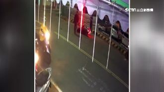 倒車不慎撞倒騎士　駕駛下車看完落跑