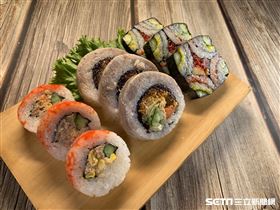 市場內的銅板壽司。