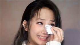 朱俐靜全新專輯「來日方長」發片淚訴罹患乳癌，當場崩淚。（記者邱榮吉/攝影）