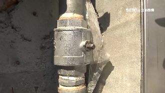 瓦斯總管埋自家牆7年　屋主氣炸要告